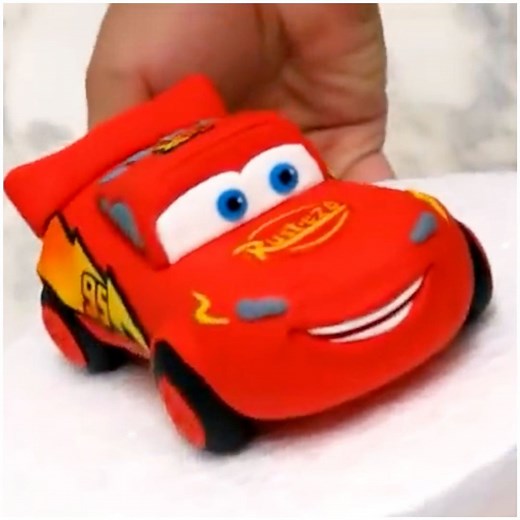 This is how you make LIGHTNING MCQUEEN cake topper 👇😍🏎 | MetDaan Cakes