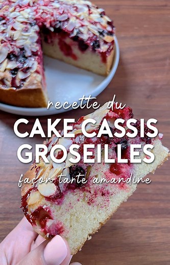 [ CAKE CASSIS GROSEILLE FAÇON TARTE AMANDINE ] Voici la recette de mon gâteau aux fruits acidulées, si vous ne savez pas quoi en faire, foncez réaliser cette recette !! Bisous et bon week end à tous 😘 Laurène #recette #patisserie #gateau #cake #dessert #gouter #groseille #cassis #fruitsrouges #faitmaison #homemade | Cook&Record
