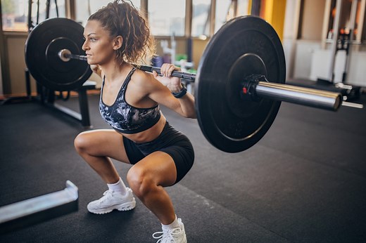 This is how heavy a woman should squat, really