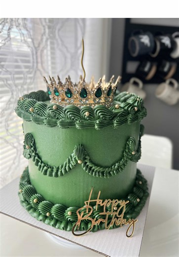 Vintage Emerald Queen's Birthday Cake Creation