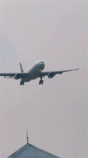 ✈️ Thai Airways Airbus A330 Landing in Kathmandu 🇳🇵#ytshorts #shortvideo