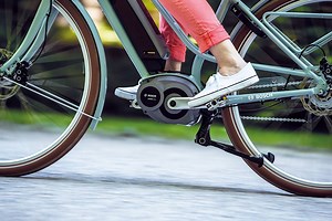 Bleib fit: mit dem eBike ins Büro, zu Freunden oder in die Stadt. Die perfekte Alltags-Kombi, um die täglichen Strecken zum entspannten Work-out zu machen. bosch-ebike.com/perfekte-kombi | Bosch eBike Systems