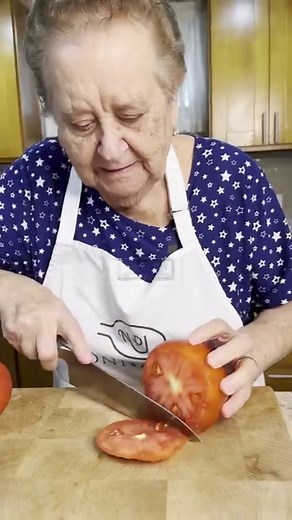 Nonna Pia prepares an easy to make tomato recipe! ❤️👵 Part 1! #nonnapia #madewithlove #RealAccount #tomatodish | Nonna Pia