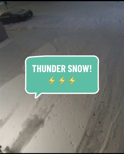 So awesome capturing thunder snow in Buffalo. There was lightning and then seconds later, big thunder. This was Wednesday night as it was snowing. #buffalo #buffalony #snow #thunder #weather