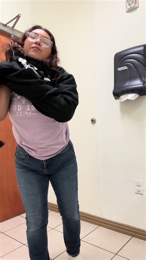 This waist trainer is THAT girl 😮‍🔥 Super good compression, holds everything in, helps my posture, and I can wear it all day without feeling uncomfortable. If you’re looking for support comfort, this is it. #WaistTrainerWorks #Snatched #PostureCorrector #WaistGoals #FitCheck