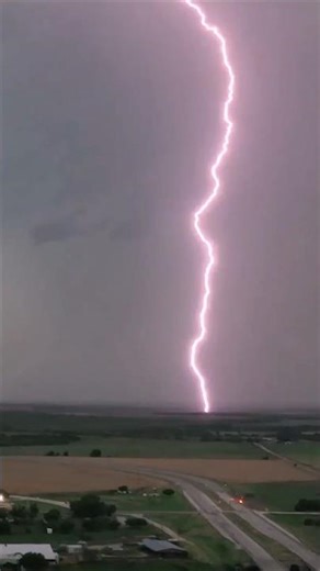 Lightning Formation Explained: How Thunderstorms Form and Cause Strikes