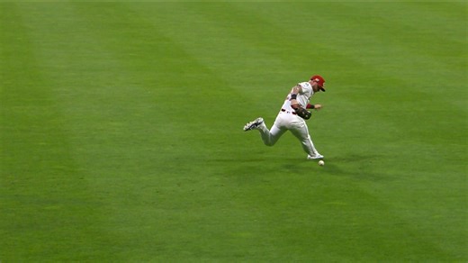 Jake Fraley leaves game with knee injury