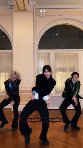 Felix Hyunjin Lee know simple dimple dance #straykids#kpop#dance#fyp#china