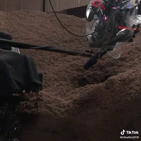 Reliving the Losers' Club: IT Chapter Two Scene