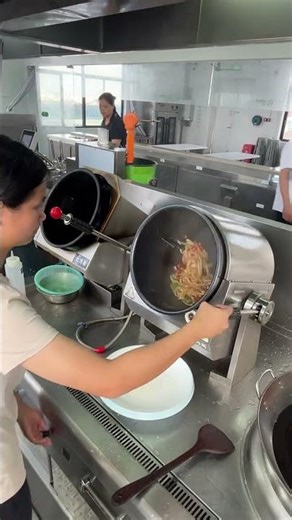 Automatic stir-fry machine