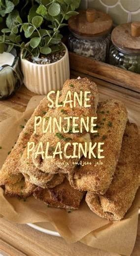 savršene kad vam treba brz i ukusan obrok ili večera koju svi vole 🥞✨ Sastojci (za 6 komada) • gotove palačinke • oko 250 g rendane salame ili šunke • oko 250 g rendanog kačkavalja • so • origano Za pohovanje: • 2 jaja • malo mleka • prezle • malo vegete • aleva paprika • origano Za serviranje: • umak po izboru (ja sam koristila majonez) Priprema 1. Na svaku palačinku rasporediti rendani kačkavalj i salamu ili šunku. Dodati malo soli i origana, pa urolati kao na videu. 2. U jednoj posudi umutit