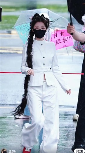 10-08-2026 xinxin sudah selesai makeup. hepan rambut kepang panjang lagi,cantik banget 😍💖 hengdian fashion week -shooting day 35- #loveintheshell #yushuxin #estheryu
