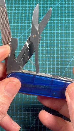 👀 The MOST PRACTICAL Pocket Knife Ever #SwissArmyKnife #Gear 🔪