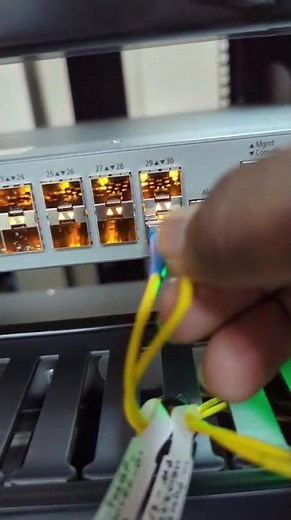 How to Connect Fiber Cable to an SFP Port on a Networking Switch!!! #sfp #fiberoptics #shorts