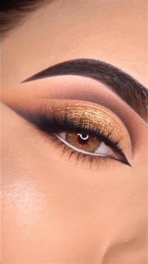 Golden Eye Makeup Tutorial That's Actually Easy ✨ #eyemakeup #makeupshorts #shorts