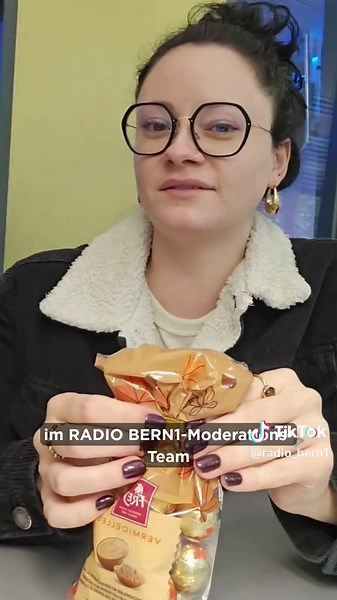 Amanda, Tobi und Sascha testen für euch die Vermicelles-Schoggi-Kugeln!😍🍂 #RADIOBERN1 #Bern #Bärn #Vermicelles #Schoggi #TasteTest #Herbst #Marroni