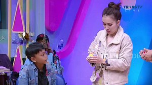 9.5M views · 111K reactions | Belajar Gitar 3 Bulan, Petikan RESTU Udah Jago Banget! #BestMoment #Brownis | Trans TV | Facebook