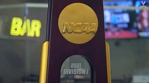 𝐍𝐀𝐓𝐈𝐎𝐍𝐀𝐋 𝐂𝐇𝐀𝐌𝐏𝐈𝐎𝐍 Virginia Women's Tennis' Emma Navarro is the 2⃣0⃣2⃣1⃣ NCAA Singles Champion!!! #GoHoos 🔶🔷 | Virginia Cavaliers