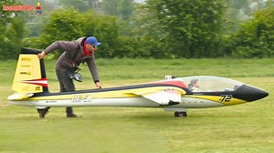 352K views · 3.2K reactions | HUGE RC GLIDER ! Flown at ProWing Show | Essential RC | Facebook
