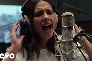 Lirik Lagu dan Terjemahan Speechless By Naomi Scott, OST Film Aladdin 2019 - Sonora.id