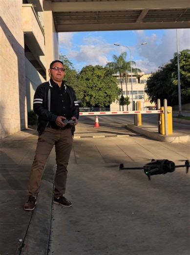 Piloto de Drone experiencia 87.4 horas de vuelo 817 kms recorridos a nivel nacional. gracias a Dios somos Vision Creativa Films
