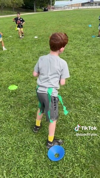 Footwork drills during our flag football sessions #flagfootball #sportskids #youthathleticdevelopment #flagfootballplays #sportstraining