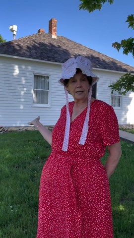 Missouri Star Quilt Company on Instagram: "This week, Jenny is stitching together some Sunbonnet Sues! Watch the YouTube tutorial this Friday to learn how these darling blocks come to life. Pardon the background noise – it’s mowing season!🌾"