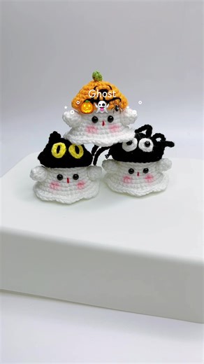 Crochet Halloween Ghost Keychain