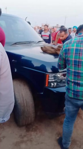 ustad Babbu maan Saab ji range rover . khatar fan saff karda Hoya apne kapde nal #babbumaan #babbumaanfan #viral #onemillionaudition today video ❤