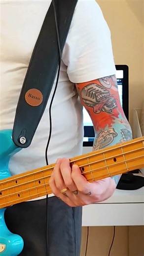 The Rock Show – blink-182 bass line 🔥 #blink182 #basscover #shorts #popunk #madewithmoises