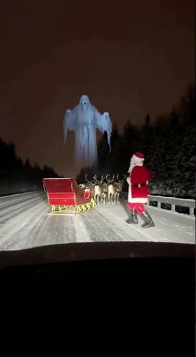 Santa Gets Scared by a Ghost on the Road – Hilarious Reaction!