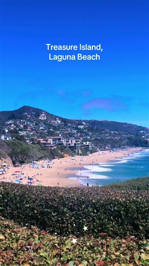 One of the prettiest beaches I’ve been to in Laguna. Can’t wait for summer ✨ #beaches #california #lagunabeach