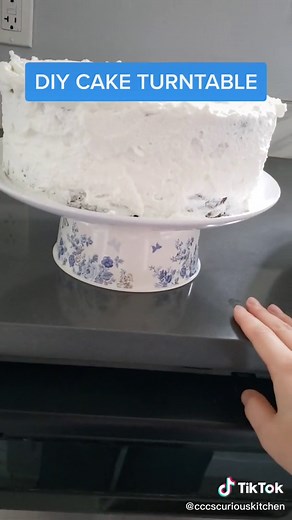 DIY Cake Turntable - Baking and Decorating Tips