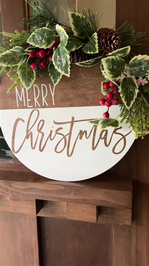 Merry Christmas circle door signs are easy to create! #craftwarehouse #christmas #craftstore #pnwstore #diychristmasdecor #christmasdecor #diychristmascrafts #frontsoorsign