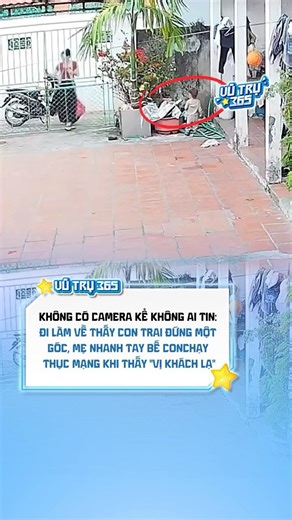 Đi làm về thấy con đứng một góc, mẹ nhanh tay bế con chạy thục mạng khi thấy vị khách lạ #Vutru365