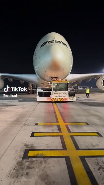 Emirates A380 Landing in Paris