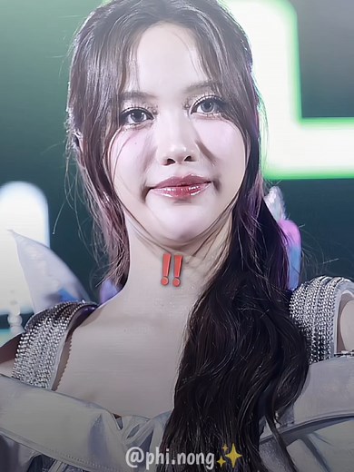 Reaksi Freen dan Ocha di Tengah Kerumunan