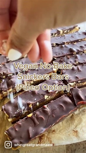 Delicious Vegan No-Bake Snickers Bars Recipe