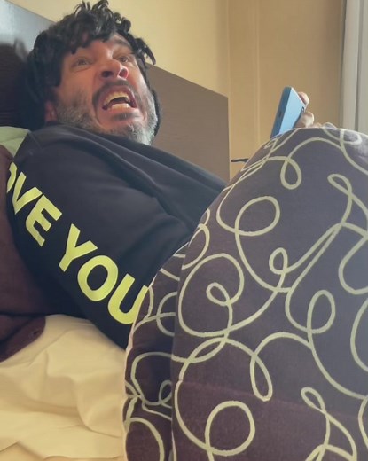 202K views · 10K reactions | Comportamiento humano en situaciones de apareamiento 藍藍藍 #jenniferlaparaguaya #juancarlos | Wali Iturriaga | Facebook