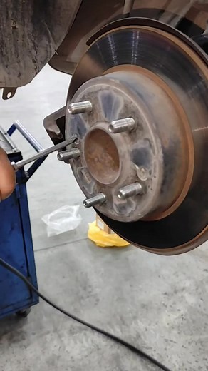 How to Replace Rear Wheel Bearings: Mechanic Tools and Tips