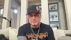 JASON HOOK On His Exit From FIVE FINGER DEATH PUNCH: 'I Felt The Urge To Lead Without My Hands Tied Behind My Back'