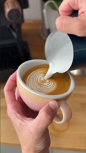 Easy Rosetta variation with tight leaves #latteart