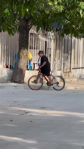 Blague de vélo 🚵 | bike on rope prank