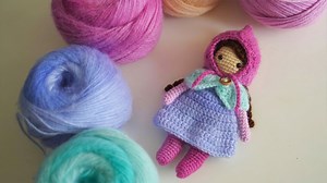 Step-by-step guide to crocheting a doll shawl