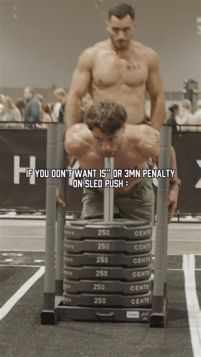 Evan Syrotiuk on Instagram: "HYROX – Les pénalités qui peuvent ruiner ta course🥹 Chaque seconde compte sur un HYROX… et certaines erreurs coûtent très cher 😬👇 ⛷️ SkiErg → Pieds hors de la base ou départ avant validation = +15 sec / DQ si quitté trop tôt. 🛷 Sled Push / Pull → Sled pas entièrement franchi = +15s si petite erreur et +3 min / couloir manquant 😱 🤸 Burpee Broad Jump → Pieds sur la ligne ou saut incomplet = +15 sec / refaire la rep. 🚣 Rowing → Quitter le rameur avant 1000 m ou s