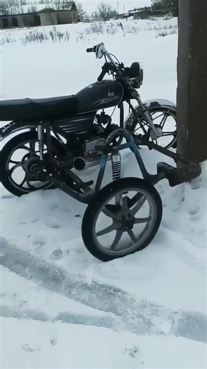 A man created a cardan-driven all-wheel drive system on a three-wheeled motorcycle. #idea #shorts