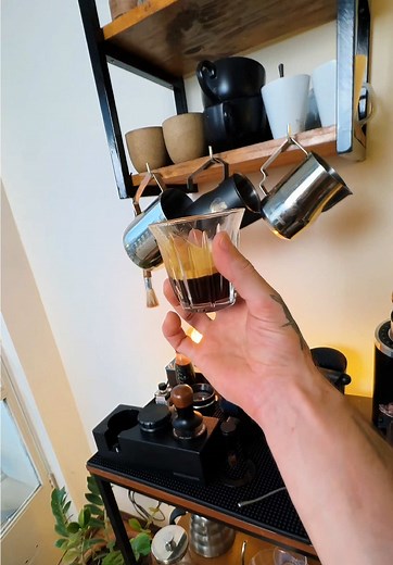 Como Consertar a Falta de Crema no seu Café Espresso