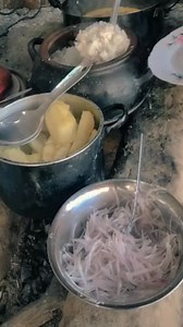 60K views · 1.4K reactions | ️✨ Un almuerzo con alma cajamarquina  El seco de carne se deja sentir con su aroma, acompañado de arroz blanco y yuca suave… un plato que no solo alimenta, sino que abraza.  En Yamaluc, la hora del almuerzo es un momento sagrado, donde la tradición se sirve en cada plato y el sabor nos conecta con nuestras raíces. 數 #Yamaluc #SaboresDeMiTierra #SecoDeCarne #AlmuerzoCajamarquino #TradiciónQueSeComparte | Yamaluc | Facebook