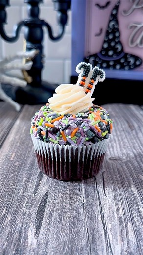35K views · 572 reactions | 李 How cute are these witch legs?! #cupcake #sprinkles #halloween #witch #cakedecorating | Treat Yourself Cakery | Facebook
