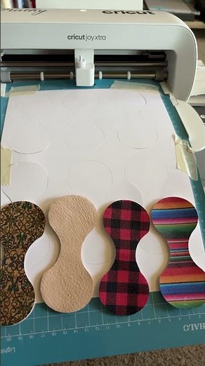 Making leather and Faux leather Magnetic Bookmarks #bookmarks #magnetic #crafts